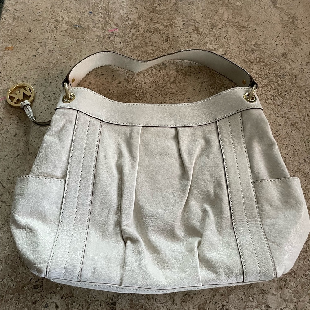 Michael Kors ivory shoulder bag . - Picture 2 of 4